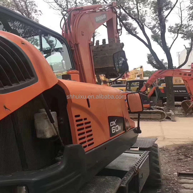 Doosan 60W ব্যবহৃত চাকার excavator জন্য চমৎকার কর্মক্ষমতা দ্বিতীয় হাত চাকার excavator Doosan DX60W