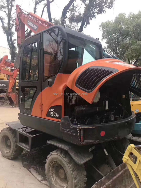 Doosan 60W ব্যবহৃত চাকার excavator জন্য চমৎকার কর্মক্ষমতা দ্বিতীয় হাত চাকার excavator Doosan DX60W