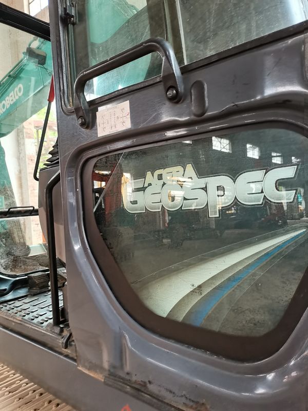 রিয়েল শট 90% নিউ অরিজিনাল জাপান ব্যবহৃত KOBELCO SK 75 ক্রলার এক্সক্যাভারেটর বিক্রয়ের জন্য ব্যবহৃত KOBELCO 75 জাপানি প্রযুক্তি খননকারী