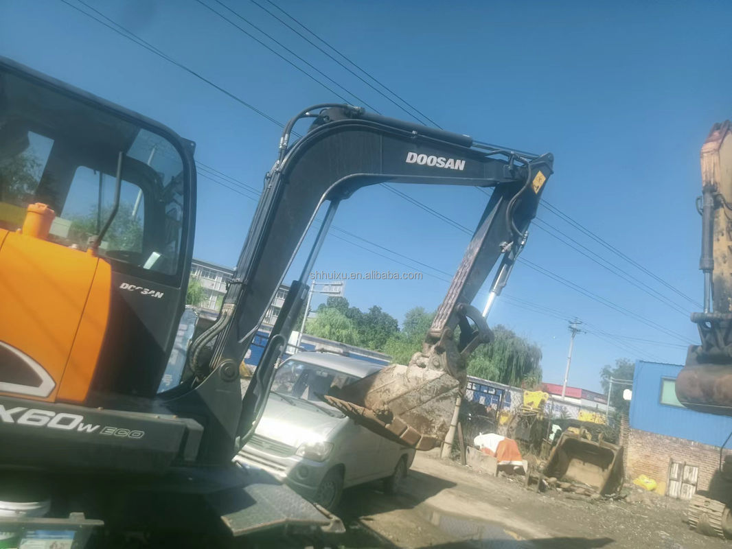 ডুসান গরম বিক্রয় ব্যবহৃত ডুসান dh60-7 ক্রলার খননকারী/ব্যবহৃত মিনি খননকারী ডুসান DX60W সস্তা দাম