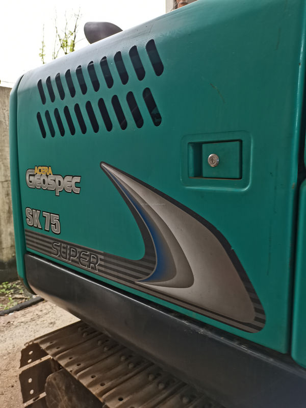 Kobelco SK200 ব্যবহৃত মিনি খননকারী Kobelco SK75 ভাল মানের সস্তা দাম দ্বিতীয় হাত হাইড্রোলিক ক্রলার খননকারী জাপান উৎপত্তি