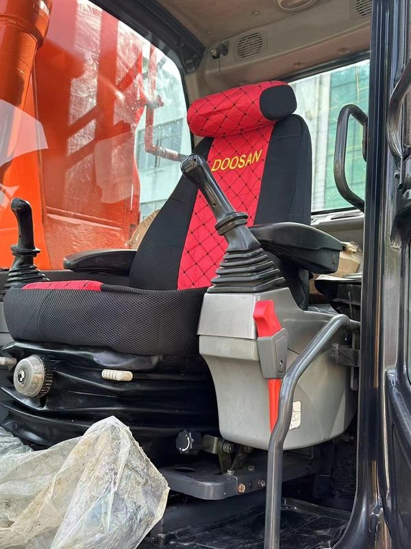 ব্যবহৃত খননকারী Doosan DX225LC খননকারী ব্যবহৃত যন্ত্রপাতি 6 টন ব্যবহৃত মূল খননকারী বিক্রয়ের জন্য ব্যবহৃত হ্যান্ড খননকারী