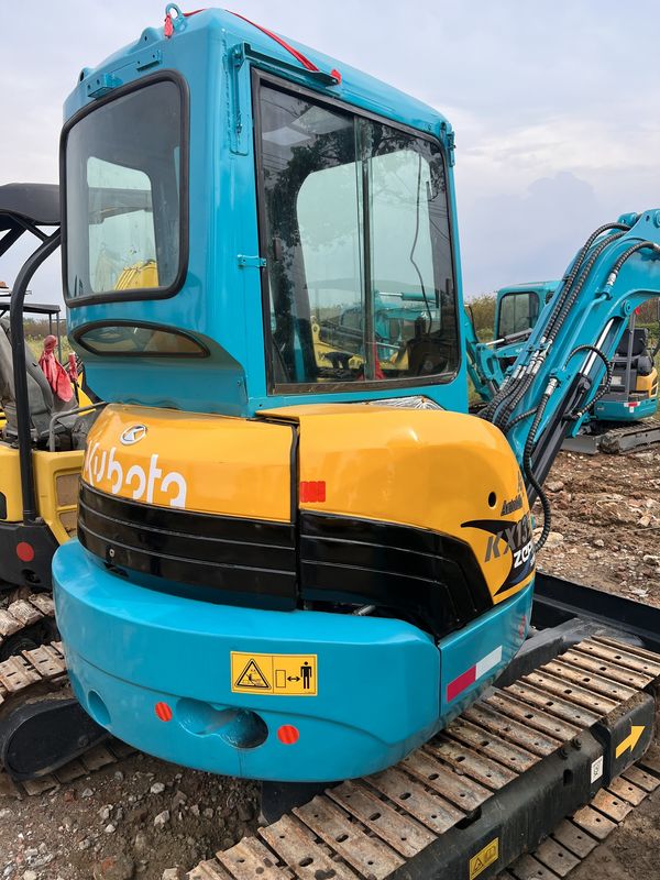 ব্যবহৃত খননকারক Kubota135/ সেকেন্ড হ্যান্ড মিনি খননকারী মেশিন Kubota 135 কম দাম বিক্রয়
