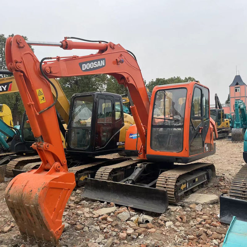 ব্যবহৃত মিনি খননকারী Doosan DX75 ছোট খননকারী ব্যবহৃত যন্ত্রপাতি 6 টন হাত মাটি খননকারী ছোট খননকারী