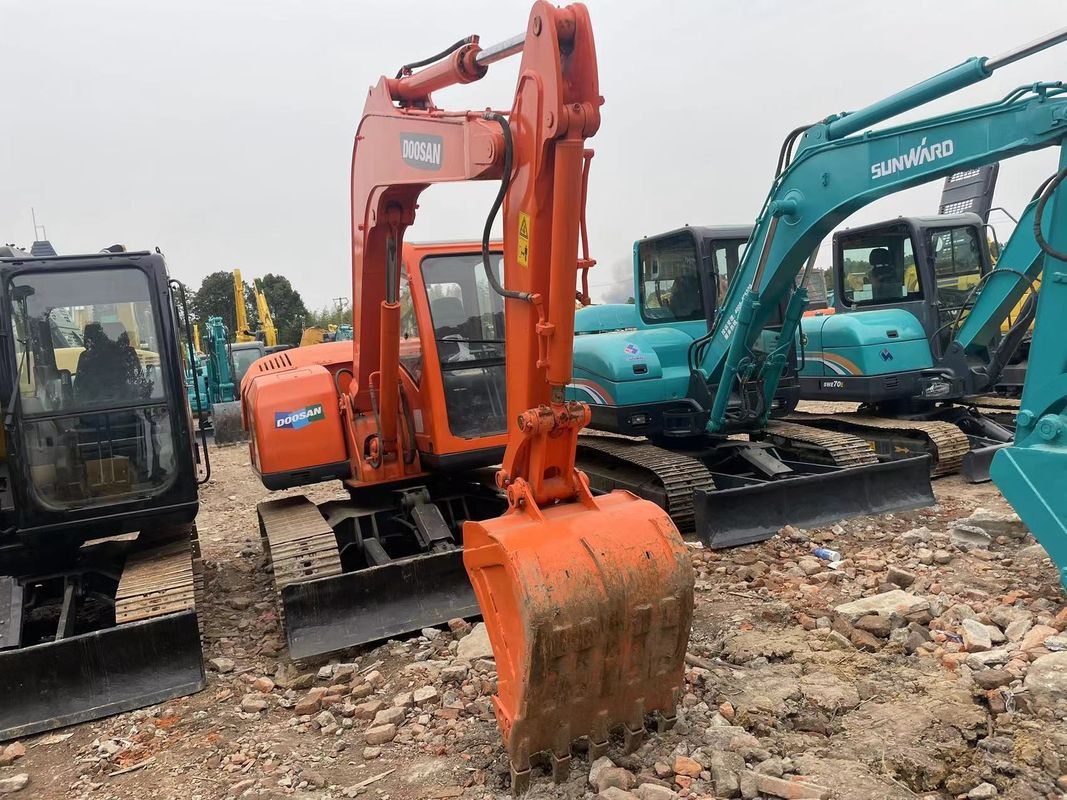 ব্যবহৃত মিনি খননকারী Doosan DX75 ছোট খননকারী ব্যবহৃত যন্ত্রপাতি 6 টন হাত মাটি খননকারী ছোট খননকারী