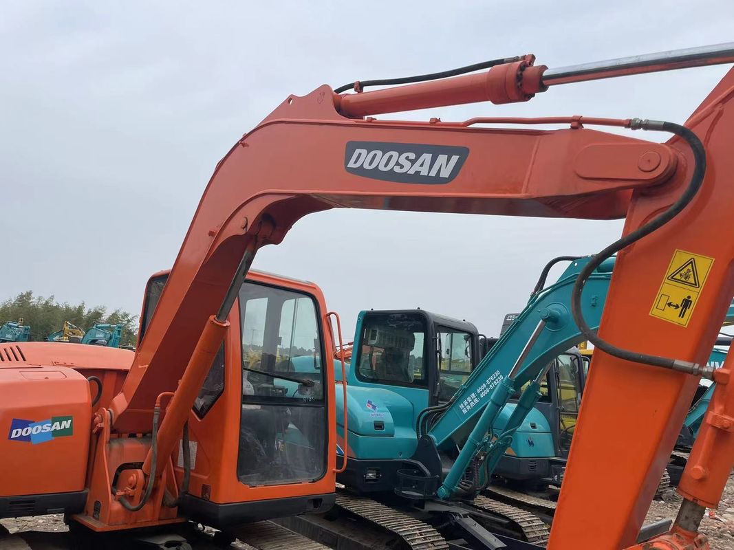 ব্যবহৃত মিনি খননকারী Doosan DX75 ছোট খননকারী ব্যবহৃত যন্ত্রপাতি 6 টন হাত মাটি খননকারী ছোট খননকারী
