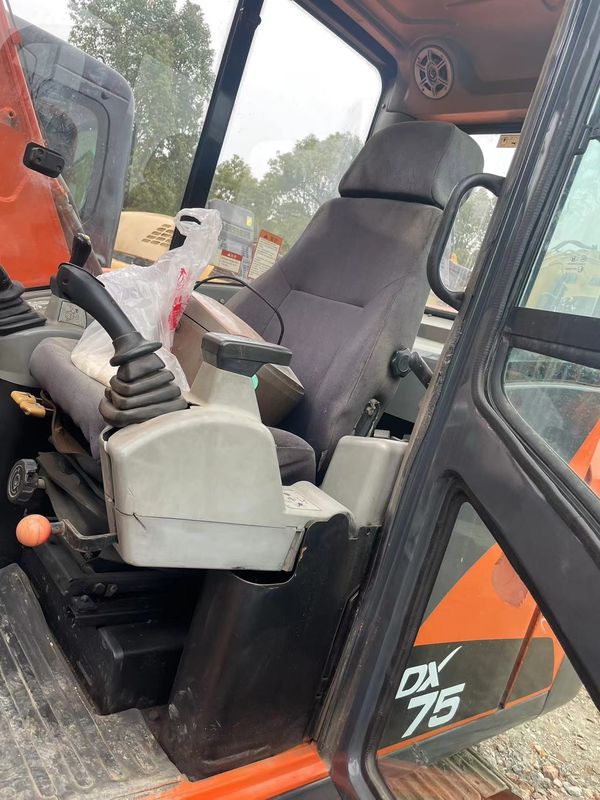 ব্যবহৃত মিনি খননকারী Doosan DX75 ছোট খননকারী ব্যবহৃত যন্ত্রপাতি 6 টন হাত মাটি খননকারী ছোট খননকারী