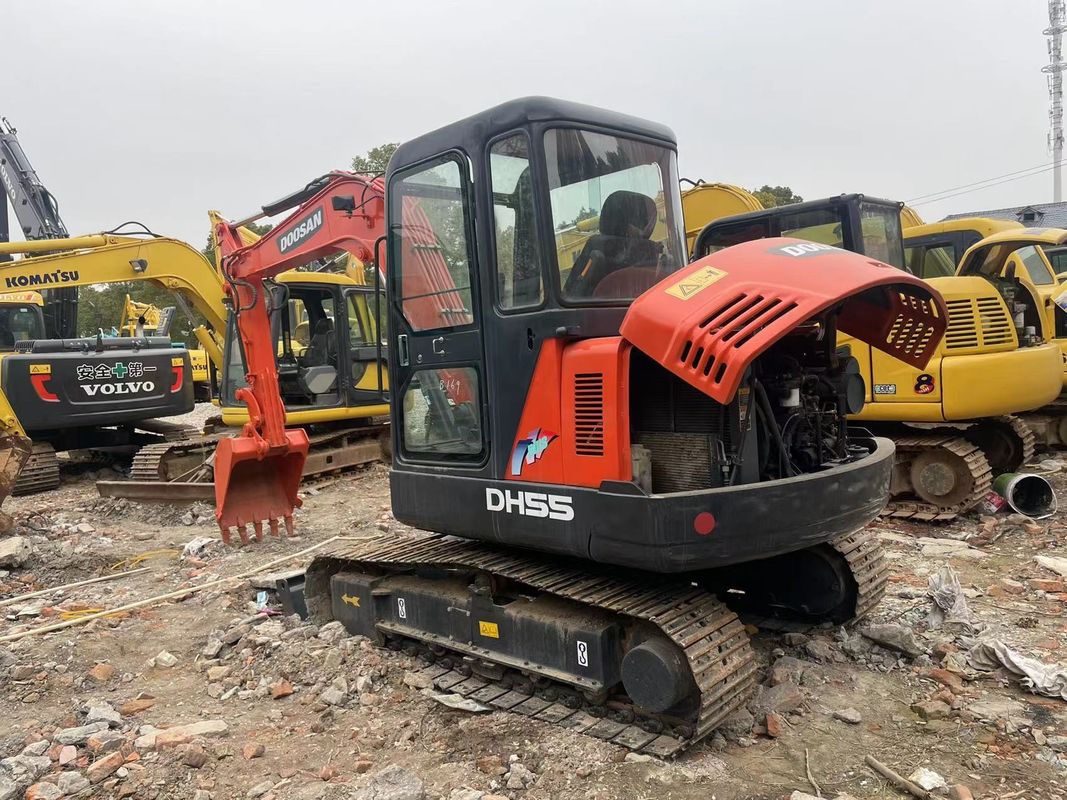 কমলা রঙের মিনি ব্যবহৃত বিড়াল Doosan Dx55 সেকেন্ড হ্যান্ড খননকারী 5.5 টন