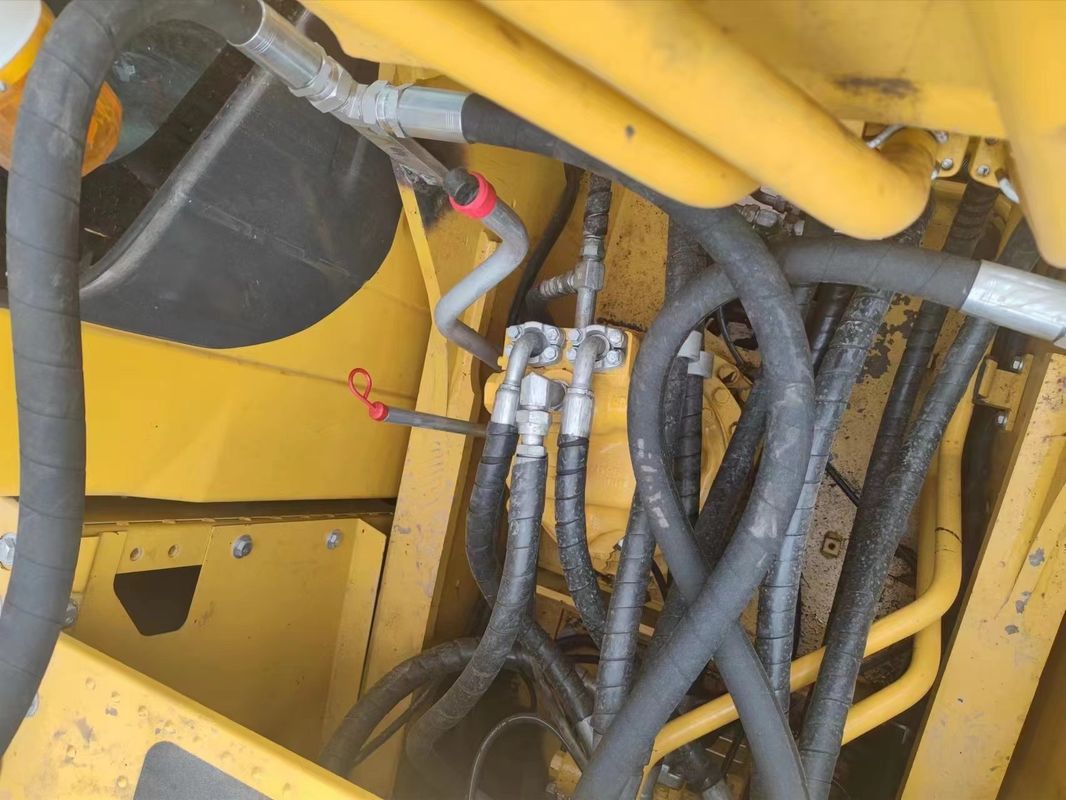 25.6TON ব্যবহৃত কমাতু পিসি 200 এক্সক্যাভারেটর /প্রায় নতুন /সেকেন্ড হ্যান্ড কমাতু পিসি 200-5 মাঝারি এক্সক্যাভারেটর