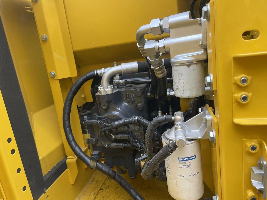 হাতের ব্যবহৃত জমি খননকারী Komatsu PC130 ব্যবহৃত যন্ত্রপাতি 13 টন হাতের ব্যবহৃত পোস্ট গর্ত খননকারী বিক্রয়ের জন্য দ্বিতীয় হাত খননকারী