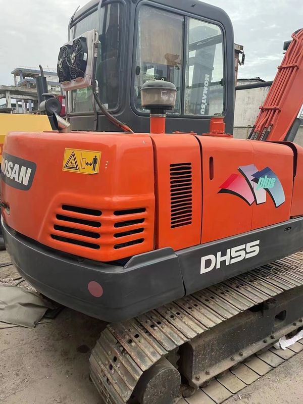 আসল দ্বিতীয় হাতের Doushan DH55 খননকারী ভাল অবস্থায় আছে শক্তিশালী এবং সহজ রক্ষণাবেক্ষণ