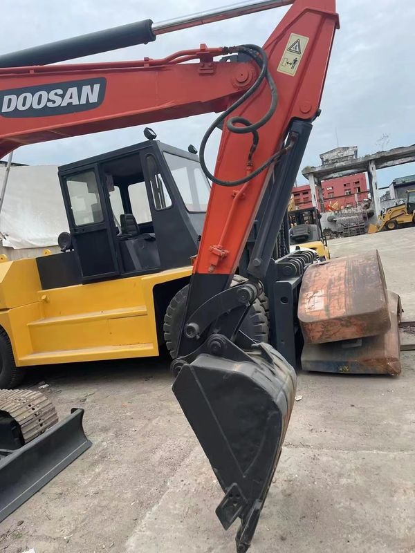 আসল দ্বিতীয় হাতের Doushan DH55 খননকারী ভাল অবস্থায় আছে শক্তিশালী এবং সহজ রক্ষণাবেক্ষণ