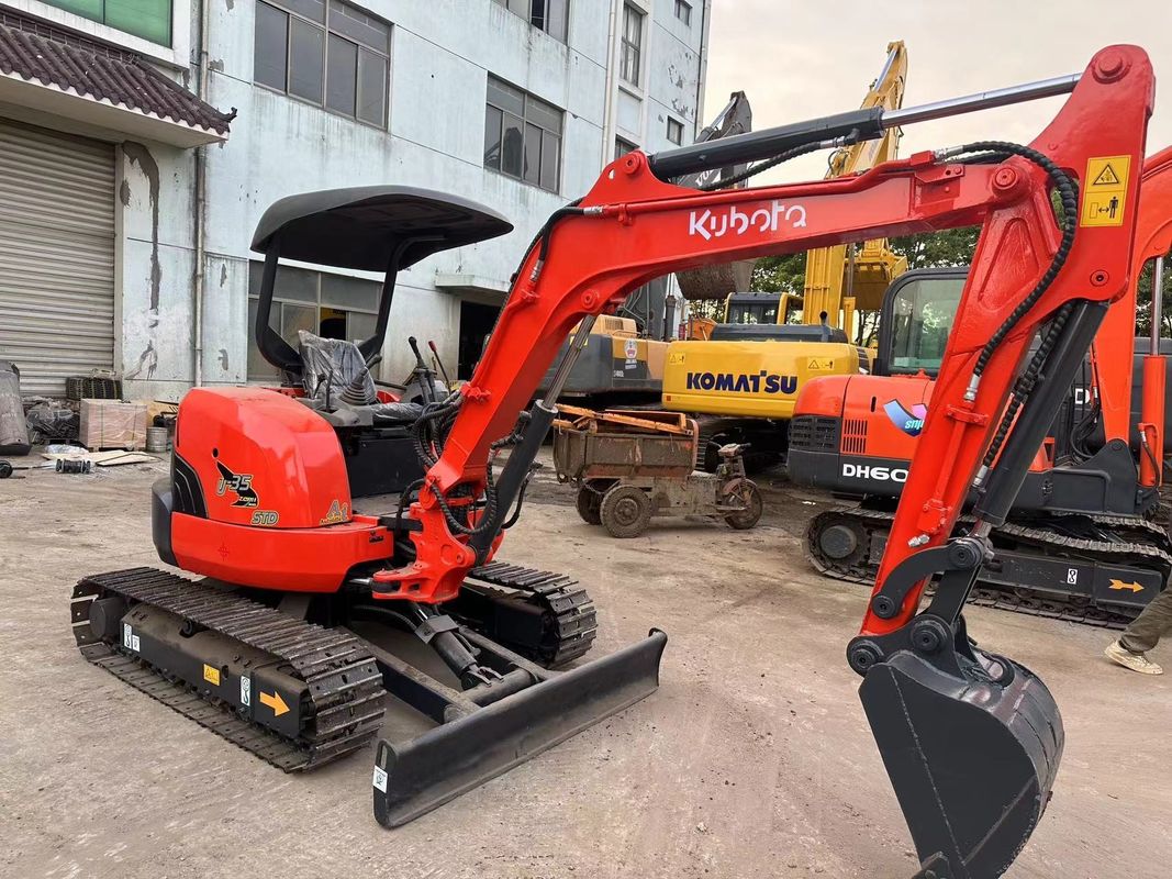 0.15m3 বালতি লাল রঙের মিনি ব্যবহৃত খননকারী Kubota U35 সেকেন্ড হ্যান্ড মিনি খননকারী