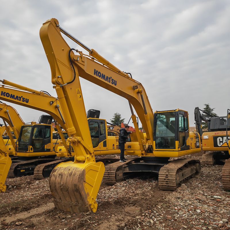 কম কাজের সময় সেরা দাম সেকেন্ড হ্যান্ড খননকারী Komatsu PC220-8 বিক্রয়