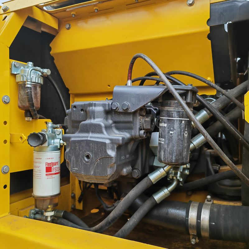 কম কাজের সময় সেরা দাম সেকেন্ড হ্যান্ড খননকারী Komatsu PC220-8 বিক্রয়