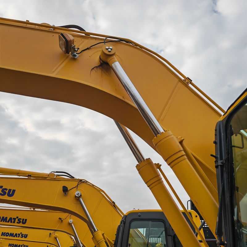 স্টক মধ্যে বড় ব্যবহৃত খননকারী KOMATSU PC220-8/নতুন আগমন দ্বিতীয় হাত KOMATSU PC220-8